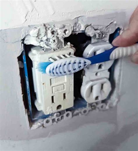 how to clean an outlet